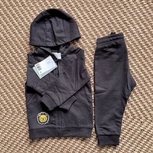 3 for $25❗️⭐️SET OF 2⭐️ Boy’s Black Hoodie and sweatpants. Size 12M.